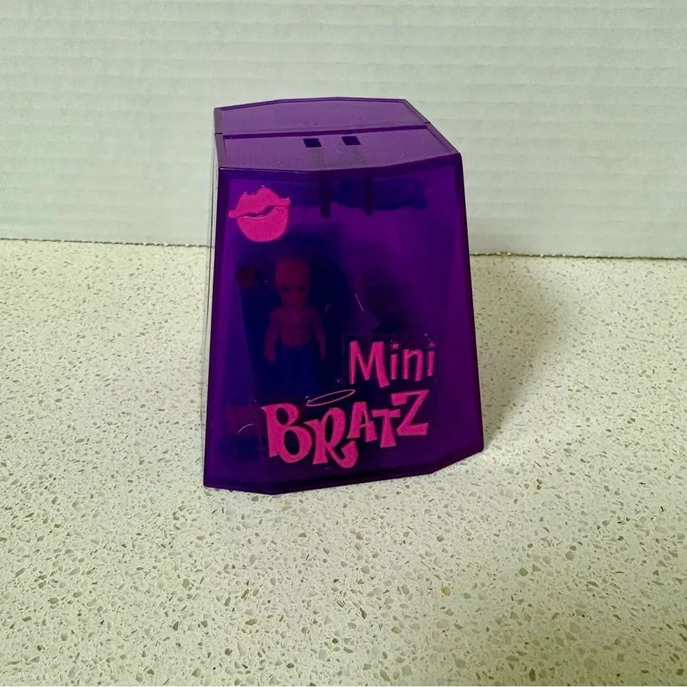 Mini Bratz Purple Case 2022 Boy and Cruiser I1